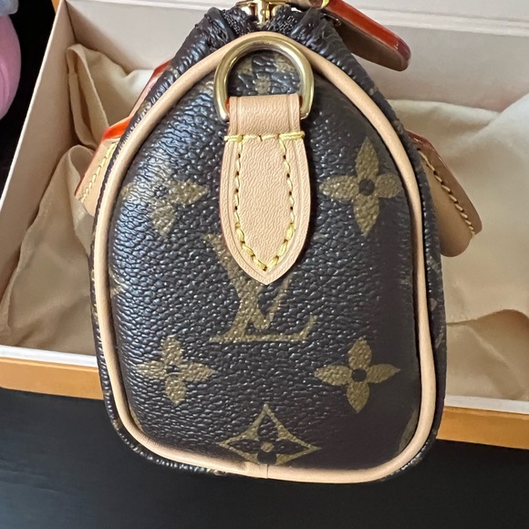 LOUIS VUITTON
Monogram Nano Speedy Bandouliere - Picture 6 of 16